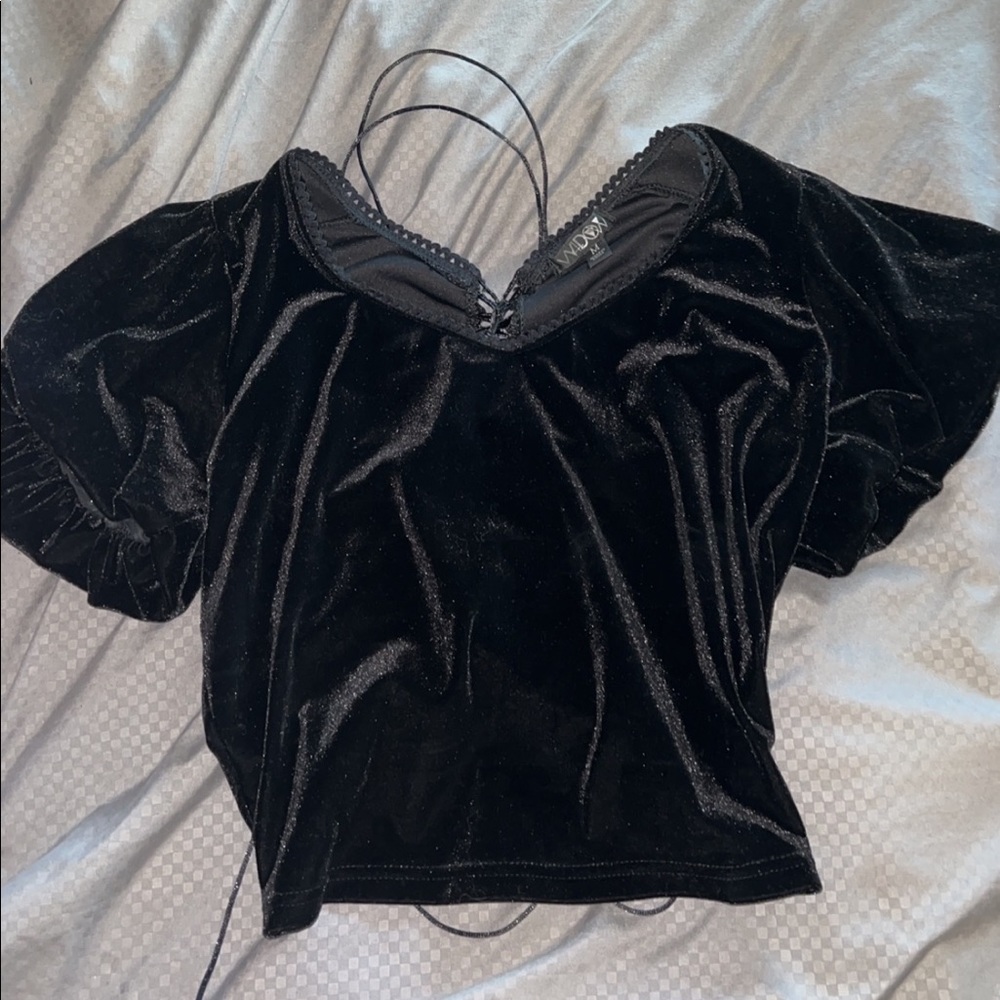 black velvet puffy shoulders adjustable back beautiful design on back